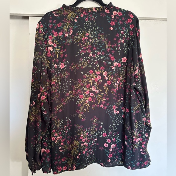 Well Worn 2x black floral pattern top button front - Picture 2 of 5